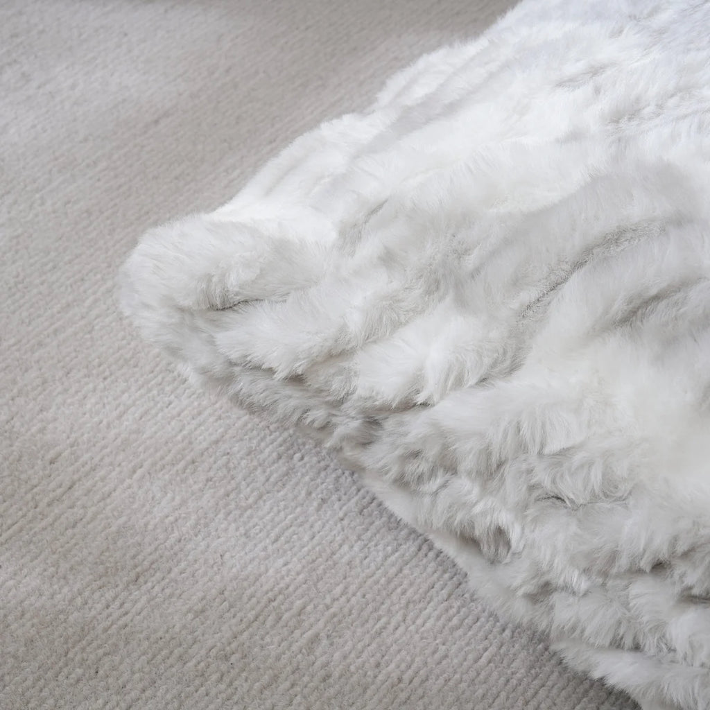 2-Pack Soft Faux Rabbit Fur Pillow Covers 18x18 Inch， Plush Fluffy Decorative Throw Pillowcases with Zipper, Cozy Cushion Covers for Sofa Couch Bed, Grey