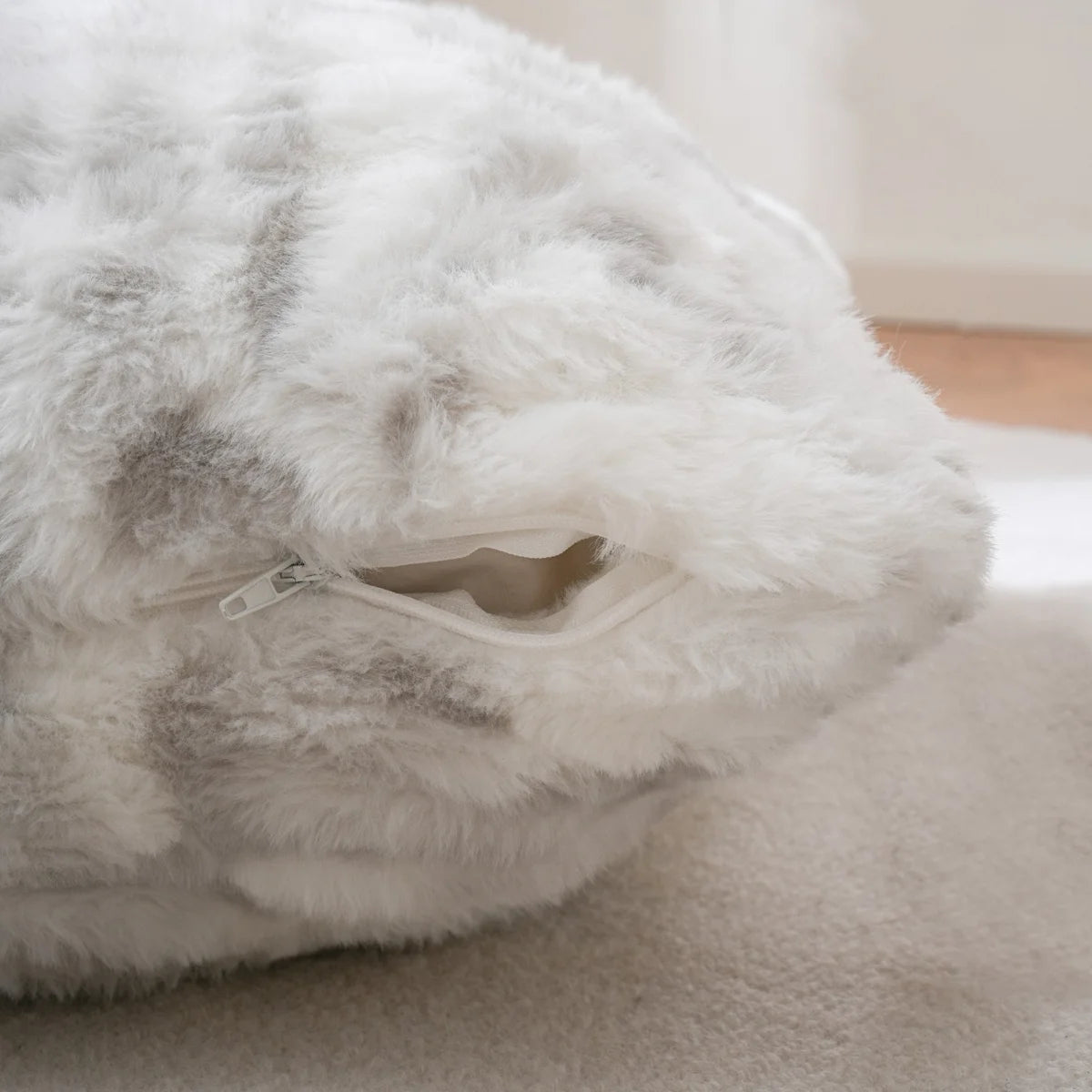 2-Pack Soft Faux Rabbit Fur Pillow Covers 18x18 Inch， Plush Fluffy Decorative Throw Pillowcases with Zipper, Cozy Cushion Covers for Sofa Couch Bed, Grey